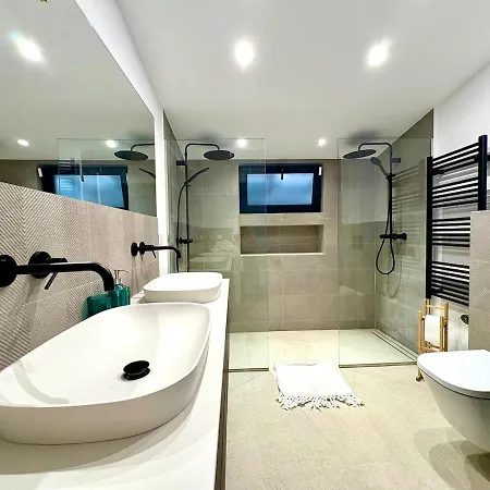 Pool And Private Access *
